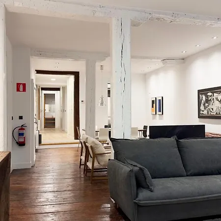 Amplitud, Diseño E Historia En El Casco Viejo Apartamento *