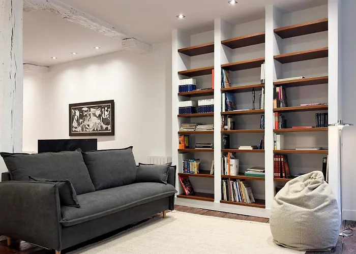 Amplitud, Diseño E Historia En El Casco Viejo * Bilbao