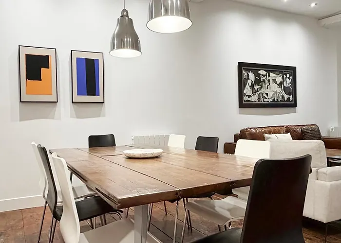 Amplitud, Diseño E Historia En El Casco Viejo Bilbao