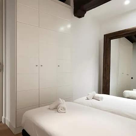 Amplitud, Diseno E Historia En El Casco Viejo בילבאו