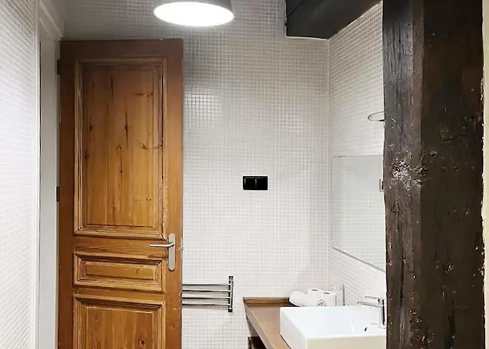 Amplitud, Diseno E Historia En El Casco Viejo